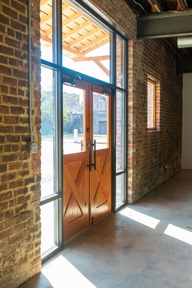 More Photos Of 416 3rd St, Petersburg Loft Creative Space For Lease