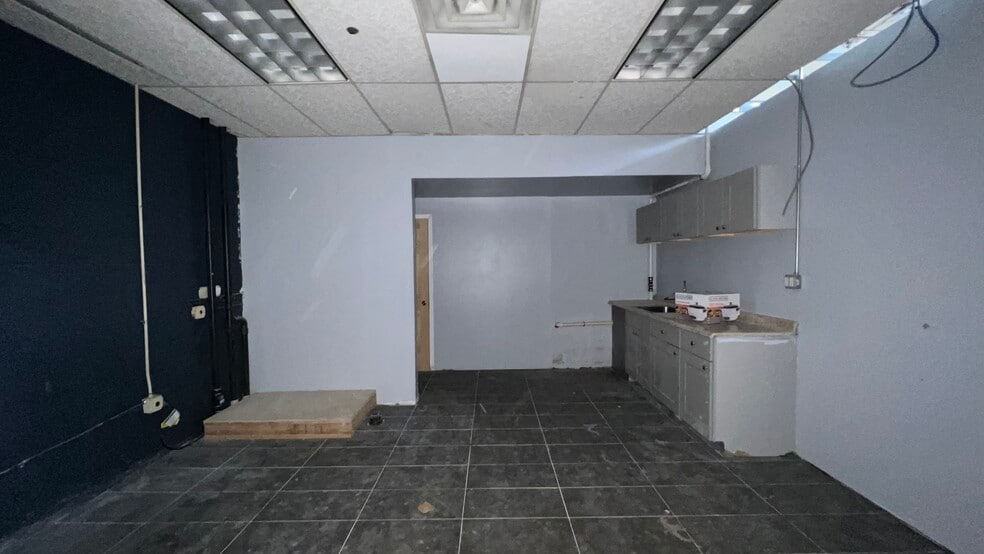 More Photos Of 131 Liberty Ave, Mineola Warehouse For Sale