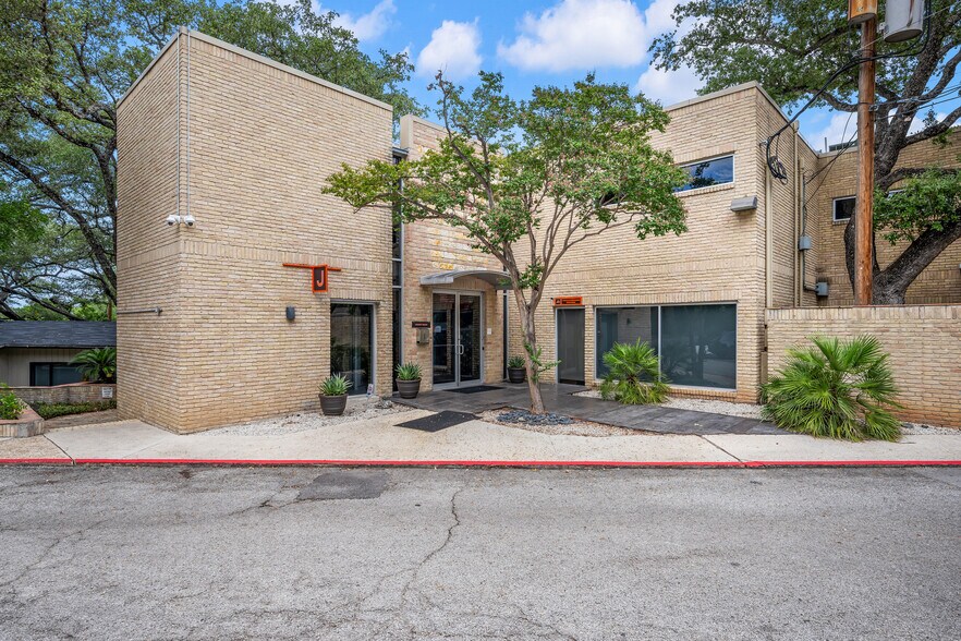 More Photos Of 8647 Wurzbach Rd, San Antonio Medical For Lease