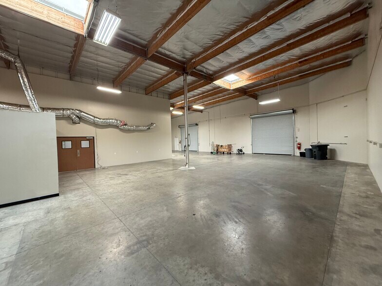 More Photos Of 1331 Foothill Blvd, Azusa Warehouse For Sale