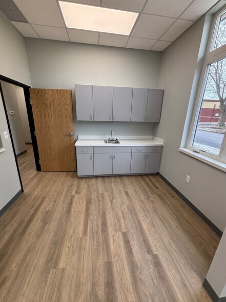 More Photos Of 216 N Bailey St, Romeo Medical For Lease