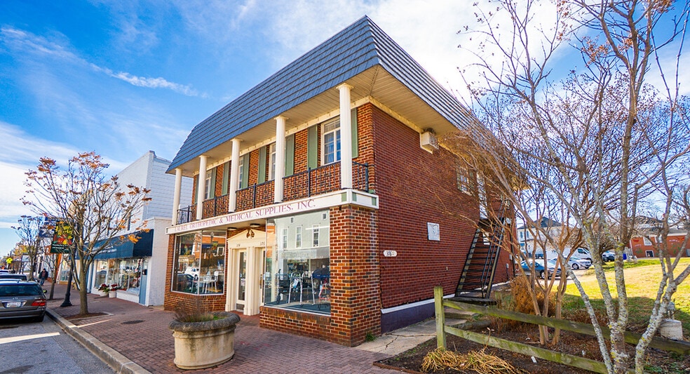 Primary Photo Of 374-376 Main St, Laurel Freestanding For Sale