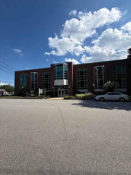 More Photos Of 1 Pillsbury St, Concord Office For Lease