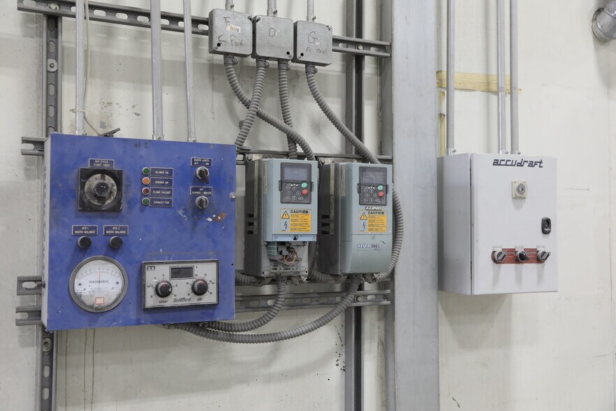 More Photos Of 2080 Harlem Ave, Riverside Auto Repair For Lease