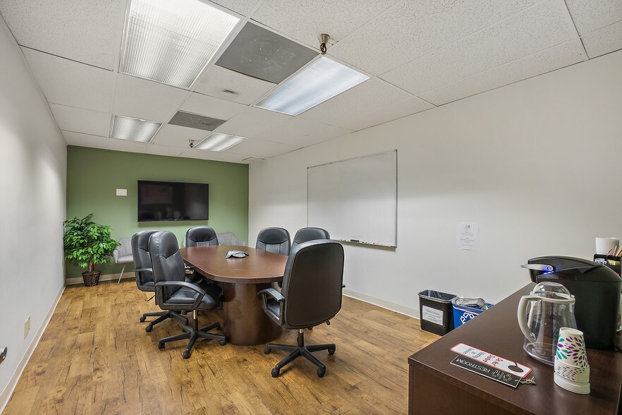 More Photos Of 16200 Ventura Blvd, Encino Office For Lease