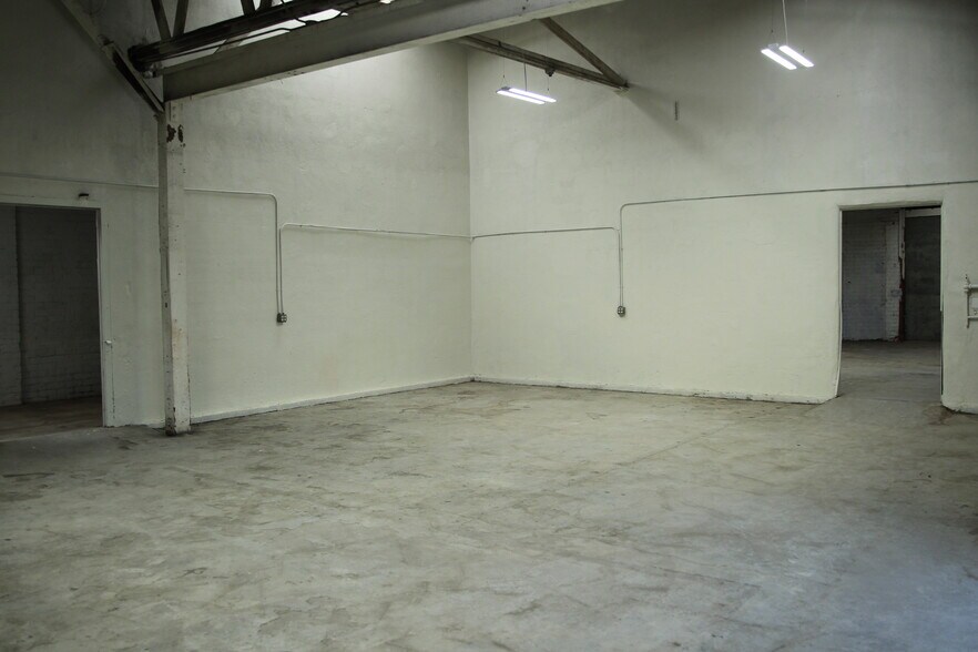 More Photos Of 3431 E 15th St, Los Angeles Manufacturing For Sale