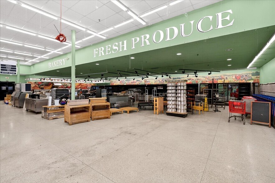More Photos Of 4634-4639 Gravois Rd, House Spgs, House Springs Supermarket For Lease
