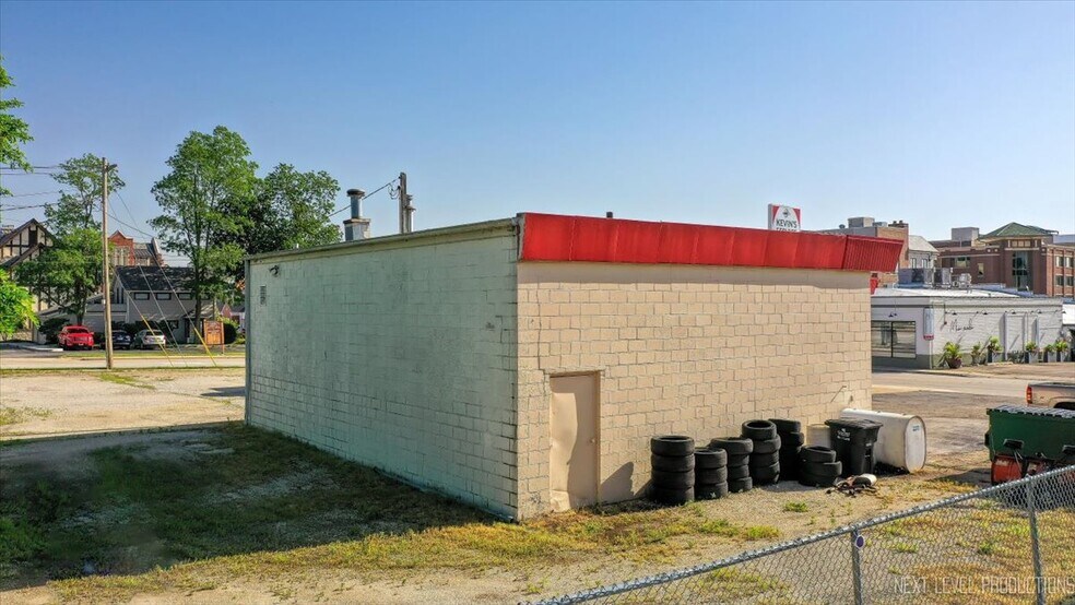 More Photos Of 201 S 2nd St, St Charles Specialty For Sale
