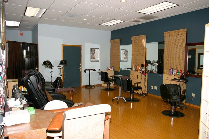 More Photos Of 8553 N Silverbell Rd, Tucson Storefront Retail Office For Sale