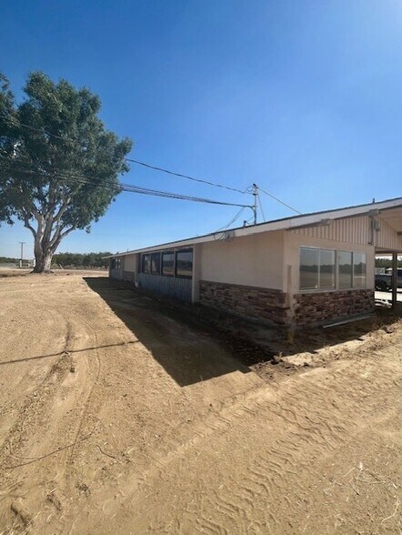 More Photos Of 1270 E Riverside St, Shafter Service For Sale