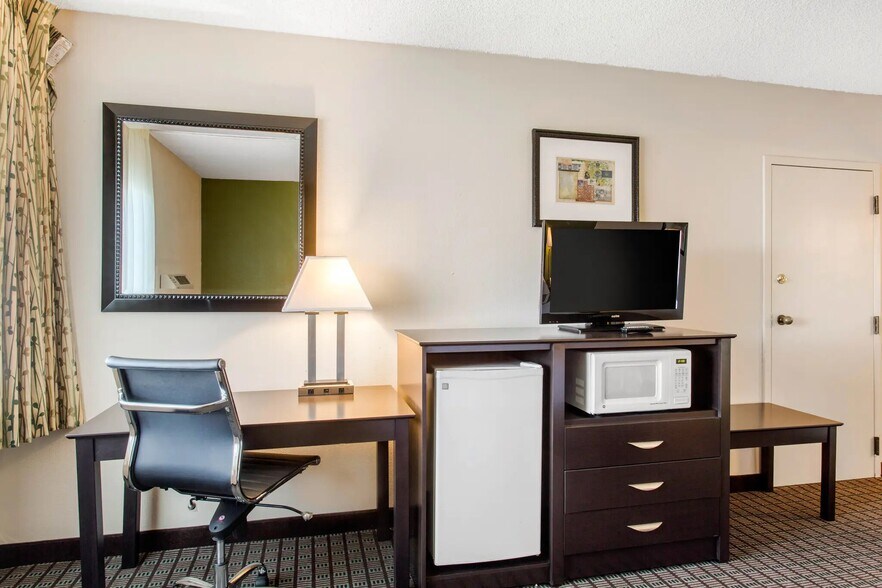 More Photos Of 245 E Wendover Blvd, Wendover Hotel For Sale