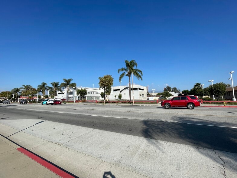 More Photos Of 11705 Valley Blvd, El Monte Auto Dealership For Lease