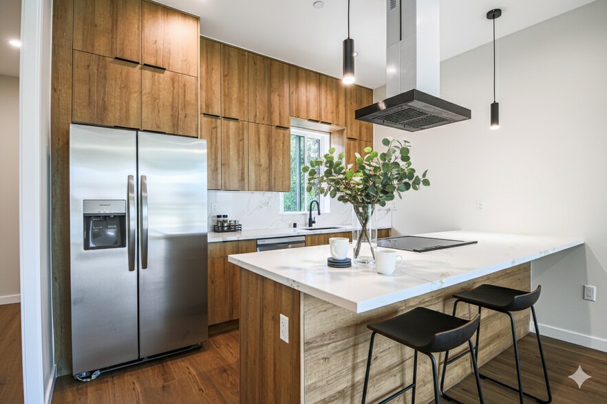 More Photos Of 2129 Aaron St, Los Angeles Apartments For Sale