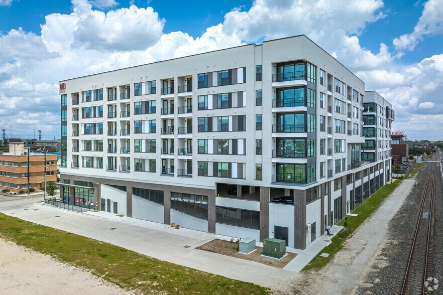 More Photos Of 2305 Summer St, Houston Apartments For Lease