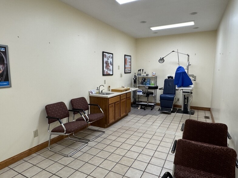 More Photos Of 915 N Main St, Bloomington General Retail For Sale