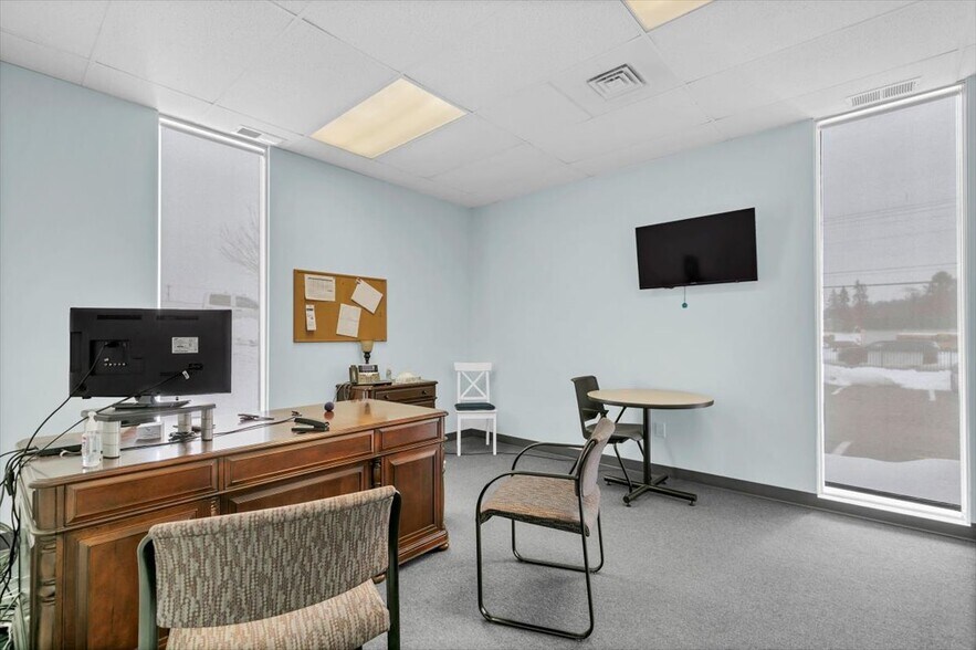 More Photos Of 118 Quinnipiac Ave, North Haven Warehouse For Lease