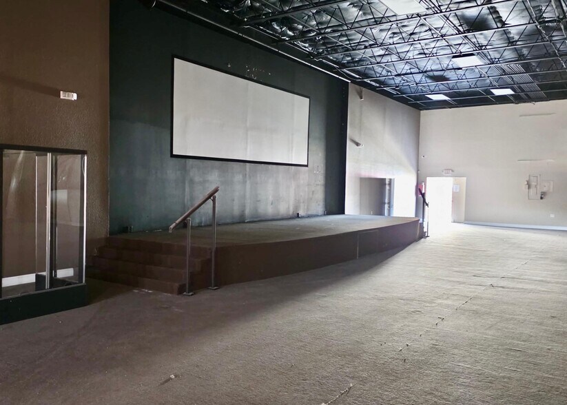 More Photos Of 2459 US Highway 98 N, Lakeland Coworking Space