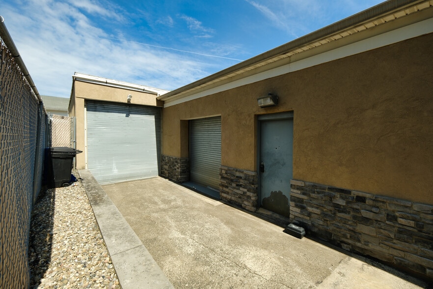 More Photos Of 30 W Price St, Linden Flex For Sale