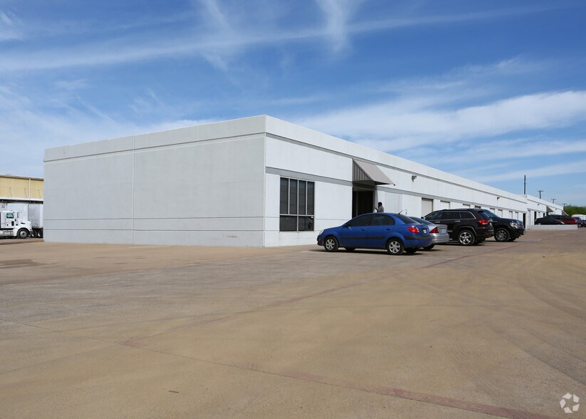 More Photos Of 100 E Felix St, Fort Worth Unknown For Lease