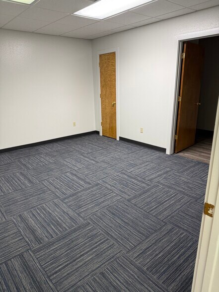 More Photos Of 4550 Lamar Ave, Paris Rehabilitation Center For Lease