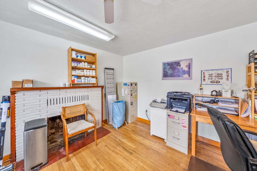 More Photos Of 1745 Ashland St, Ashland Medical For Sale