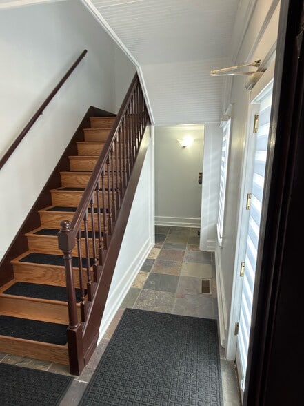 More Photos Of 2520 Rochester Rd, Royal Oak Office For Lease
