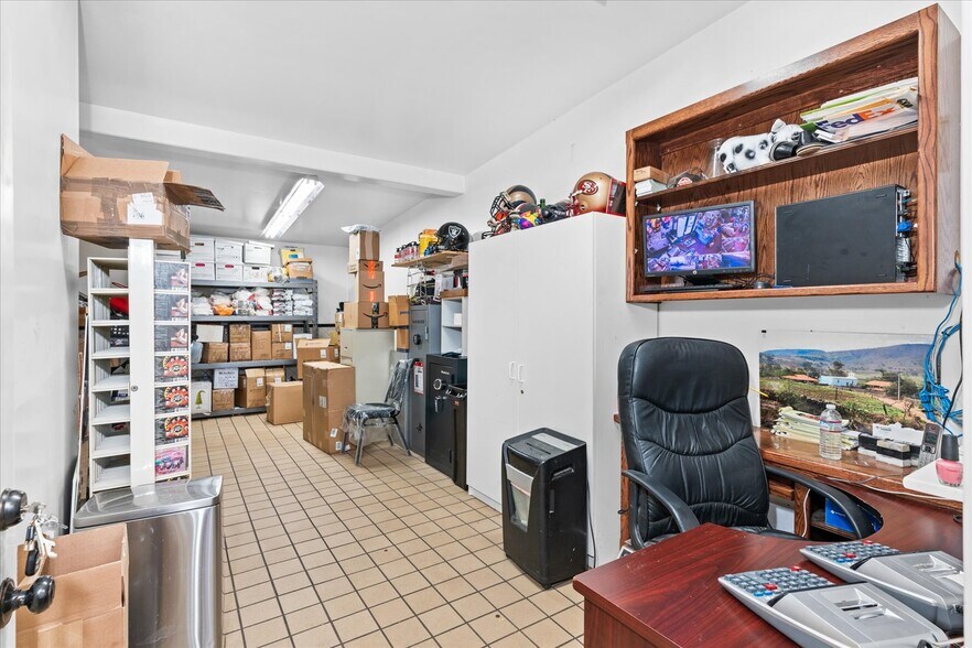 More Photos Of 10448 CA-99, Live Oak Supermarket For Sale