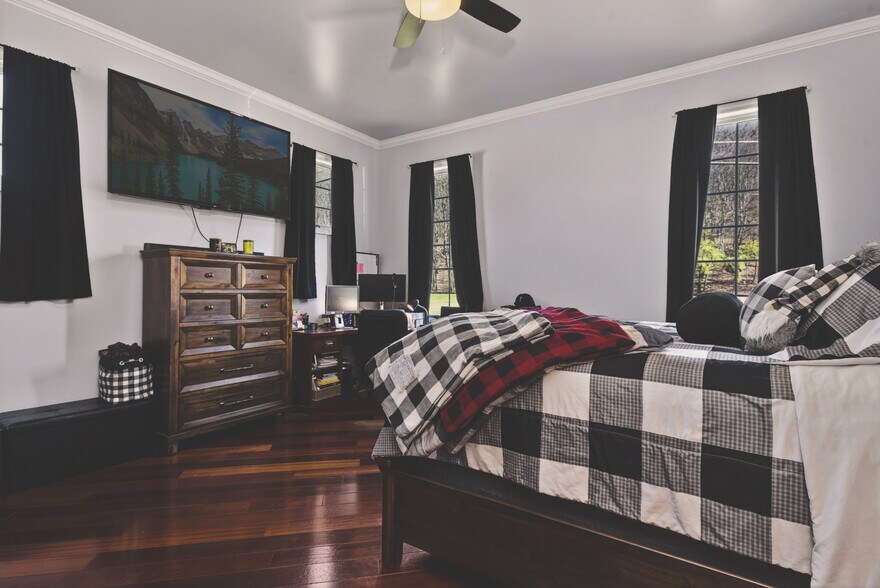 More Photos Of 690 Main St, Vintondale Loft Creative Space For Sale