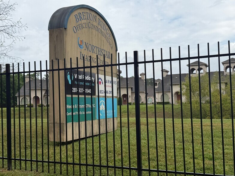 More Photos Of 13644 Breton Ridge St, Houston Medical For Sale