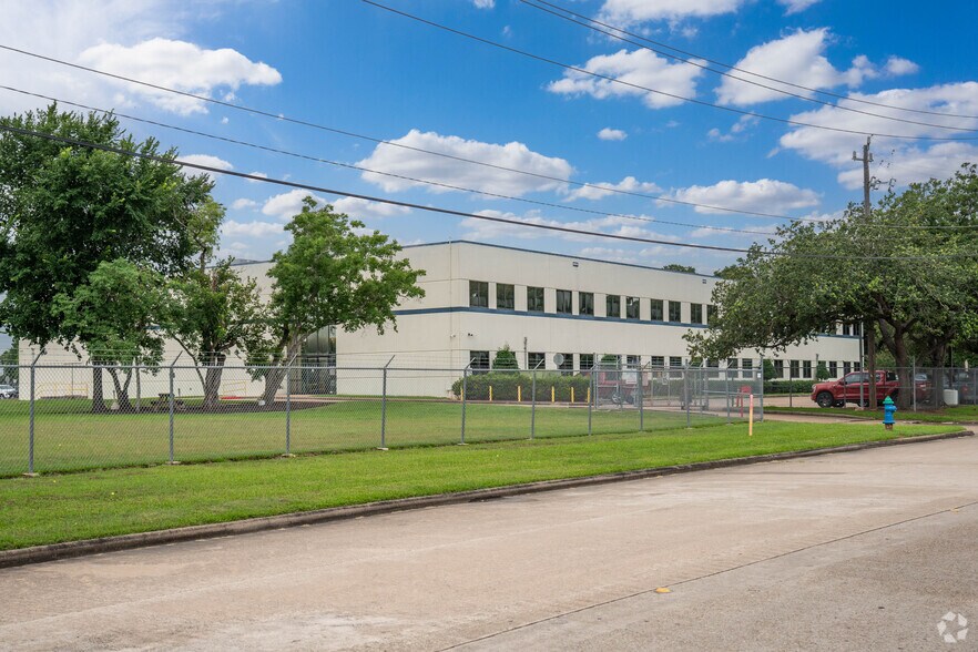 More Photos Of 811 FM-1959, Houston Office For Lease