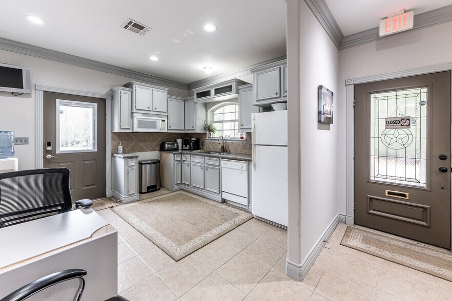 More Photos Of 101 Hidden Valley Cir, Huntsville Office For Sale