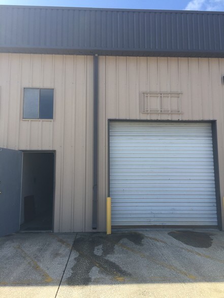 More Photos Of 1991 Corporate Sq, Longwood Warehouse For Lease