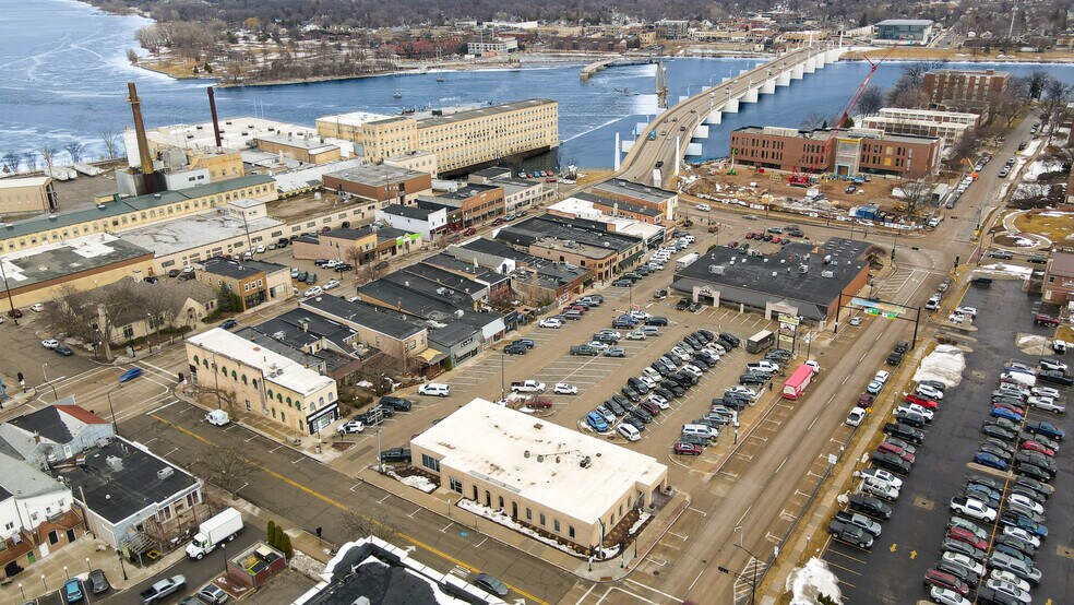 More Photos Of 321 Main Ave, De Pere Storefront Retail Office For Sale