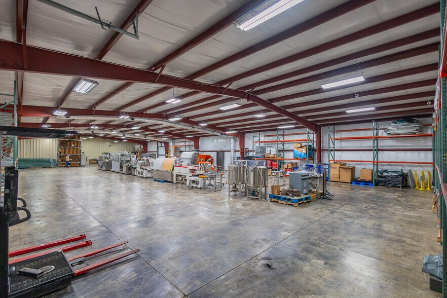 More Photos Of 252 Commerce Dr, Tompkinsville Warehouse For Sale