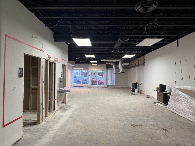 More Photos Of 273 Alhambra Cir, Coral Gables Storefront Retail Office For Lease