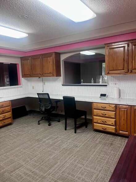 More Photos Of 408 N Main St, Noble Medical For Lease