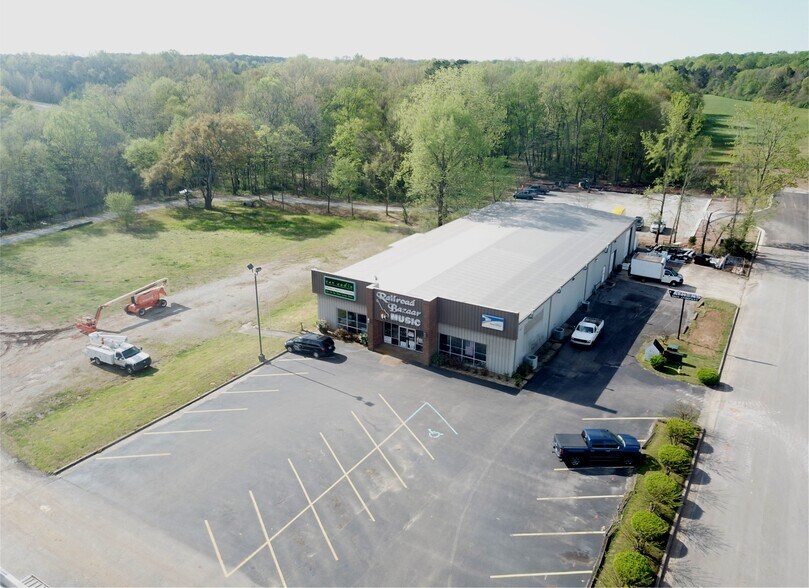 More Photos Of 1207 Eidson St, Athens Freestanding For Lease