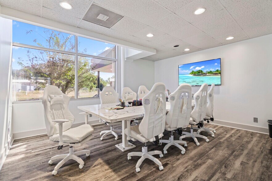 More Photos Of 25010 Oakhurst Dr, Spring Medical For Sale