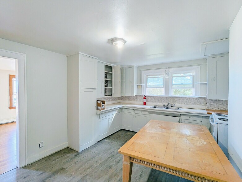 More Photos Of 514 Davis Ave, Endicott Apartments For Sale