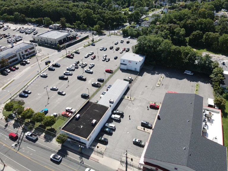 More Photos Of 426 E Main St, Patchogue Warehouse For Lease