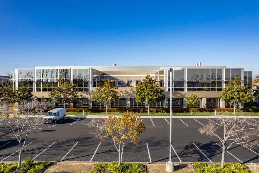 More Photos Of 6801 Kaiser Dr, Fremont Research And Development For Lease
