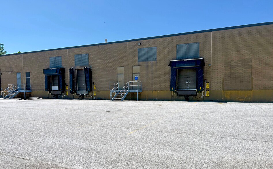 More Photos Of 10709 Gilroy Rd, Hunt Valley Light Manufacturing For Lease