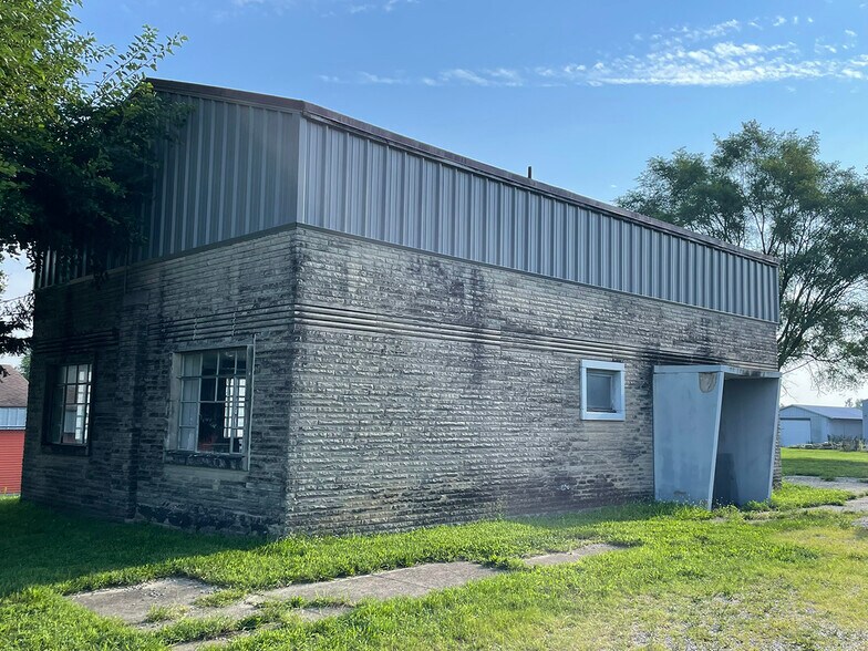 More Photos Of 310 S Franklin St, Fairland Warehouse For Lease