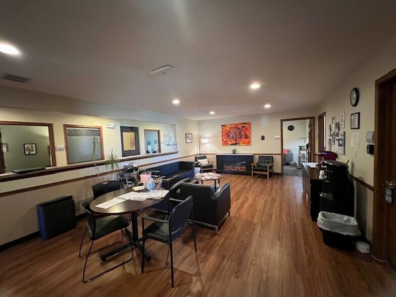 More Photos Of 2030 N Seminary, Woodstock Office For Lease
