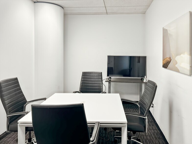 More Photos Of 2000 Av McGill College, Montréal Coworking Space