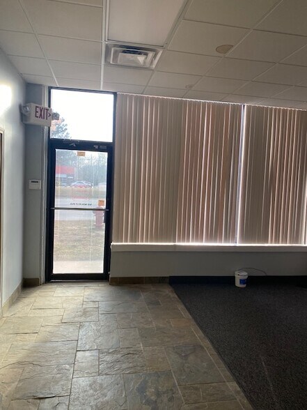 More Photos Of 23389-23391 Telegraph Rd, Southfield Freestanding For Lease