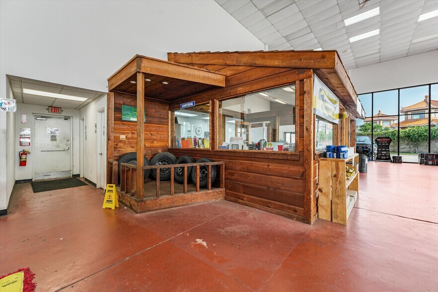 More Photos Of 15150 North Fwy, Houston Freestanding For Sale