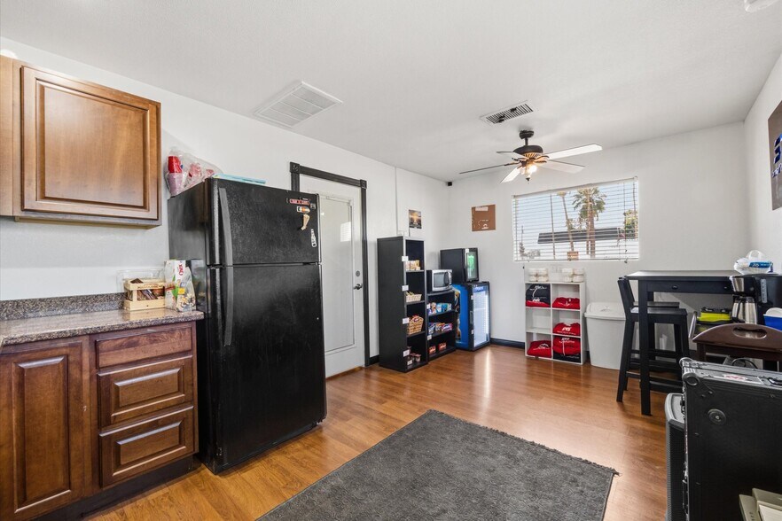 More Photos Of 2818 W Northern Ave, Phoenix Office For Sale