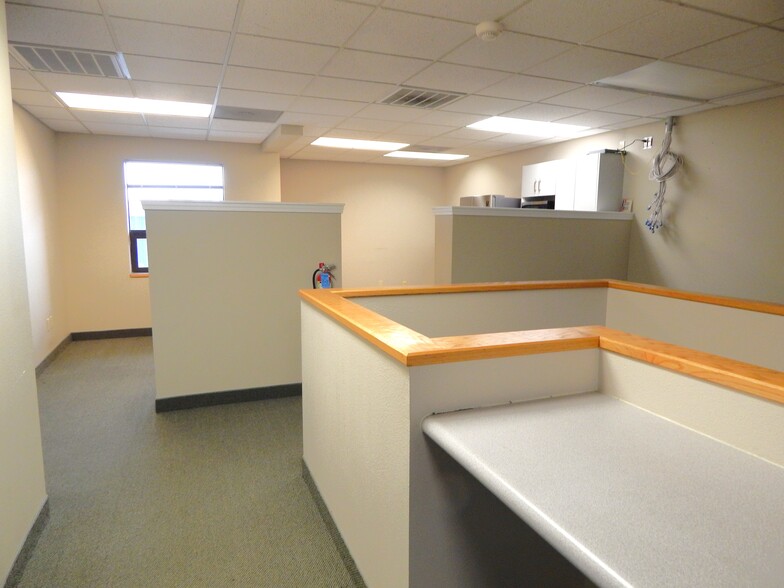 More Photos Of 2270 NW Aviation Dr, Roseburg Warehouse For Lease
