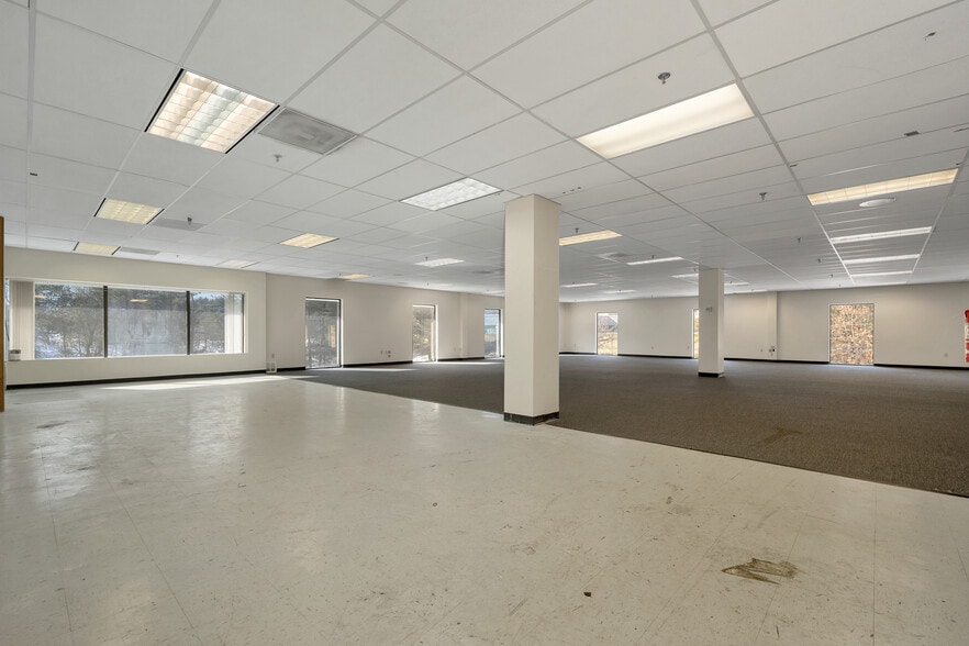 More Photos Of 41 Simon St, Nashua Flex For Lease